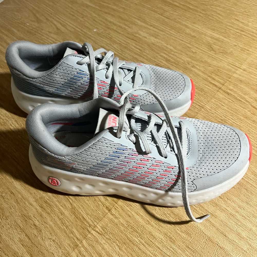 Skechers Women’s Go Run Gray and Pink Sneakers 7.5